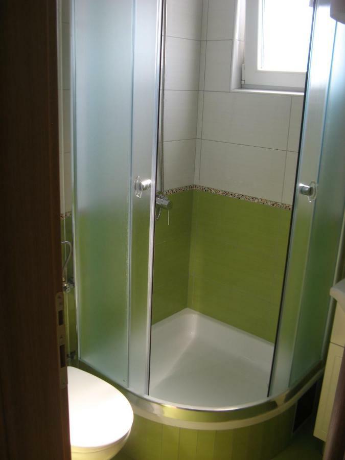 Tina Apartma Brist