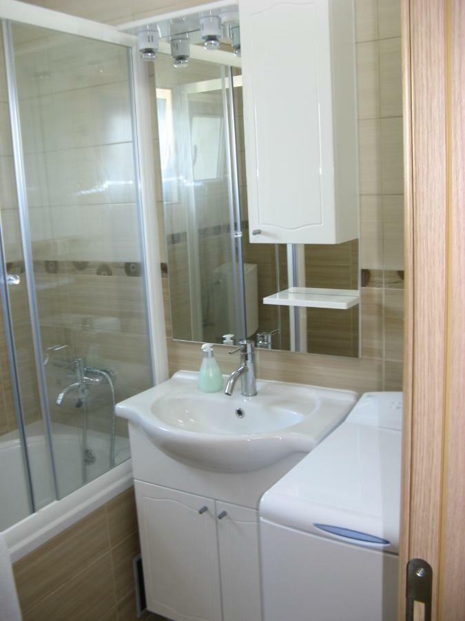 Tina Apartma